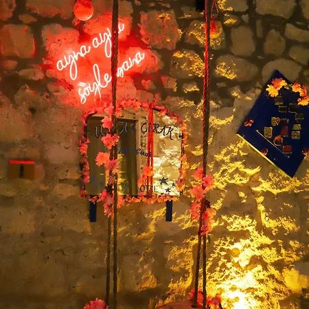 Szálloda Usta X Cirak Butik *